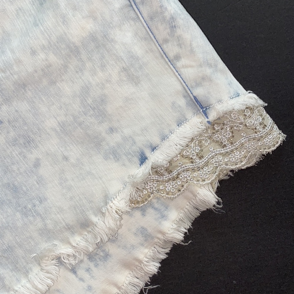 ✨Reduced NWT TORRID shorts - lace & beading - destructed- light wash -Plus Sized - Picture 3 of 14